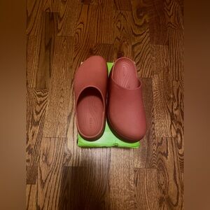 CROCS Shoes Crocs Dylan Platform Clog Strawberry Wine Size